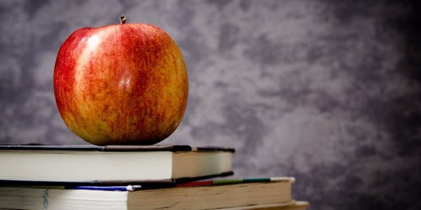 school-apple-on-books